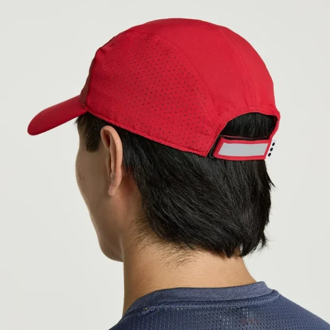 Chapeaux Outpace